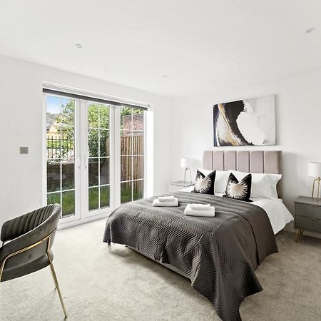 Elegant Apartments In Staines L Free Onsite Parking Exterior foto