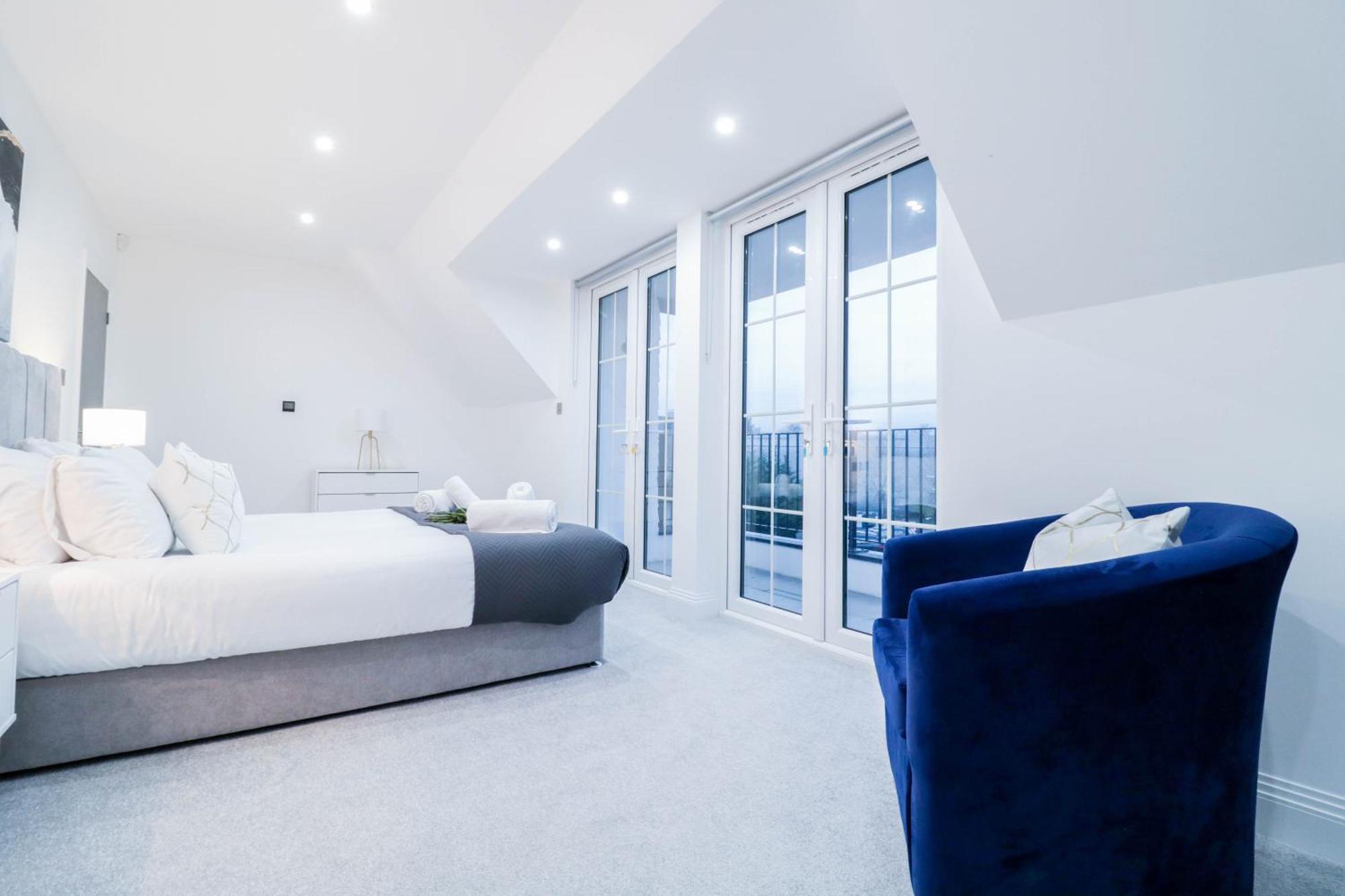 Elegant Apartments In Staines L Free Onsite Parking Exterior foto