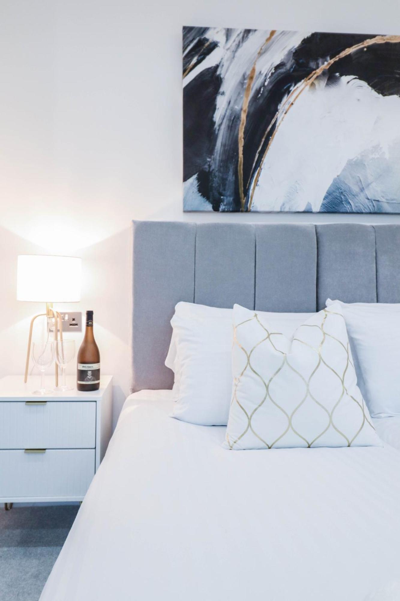Elegant Apartments In Staines L Free Onsite Parking Exterior foto