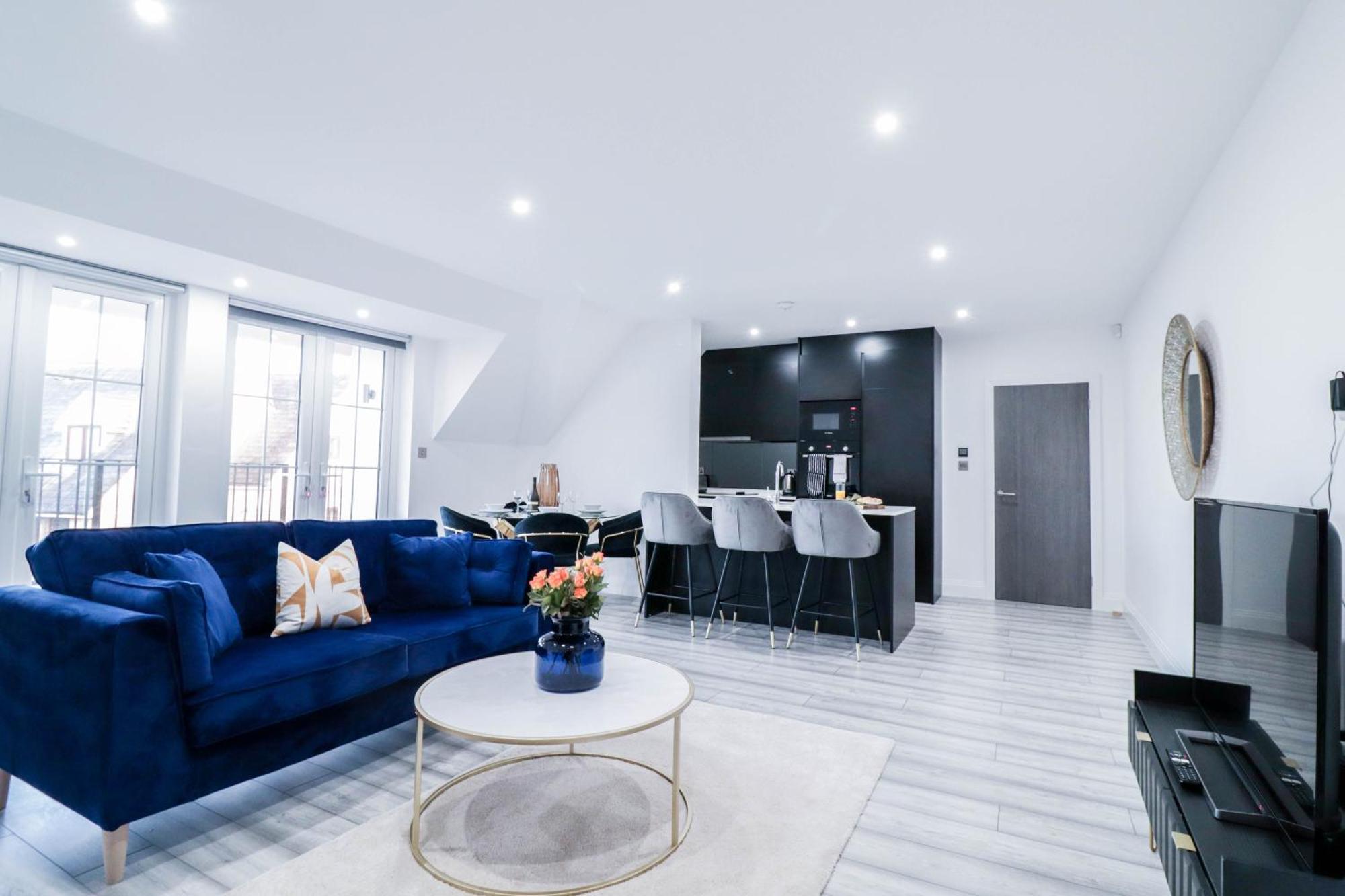 Elegant Apartments In Staines L Free Onsite Parking Exterior foto