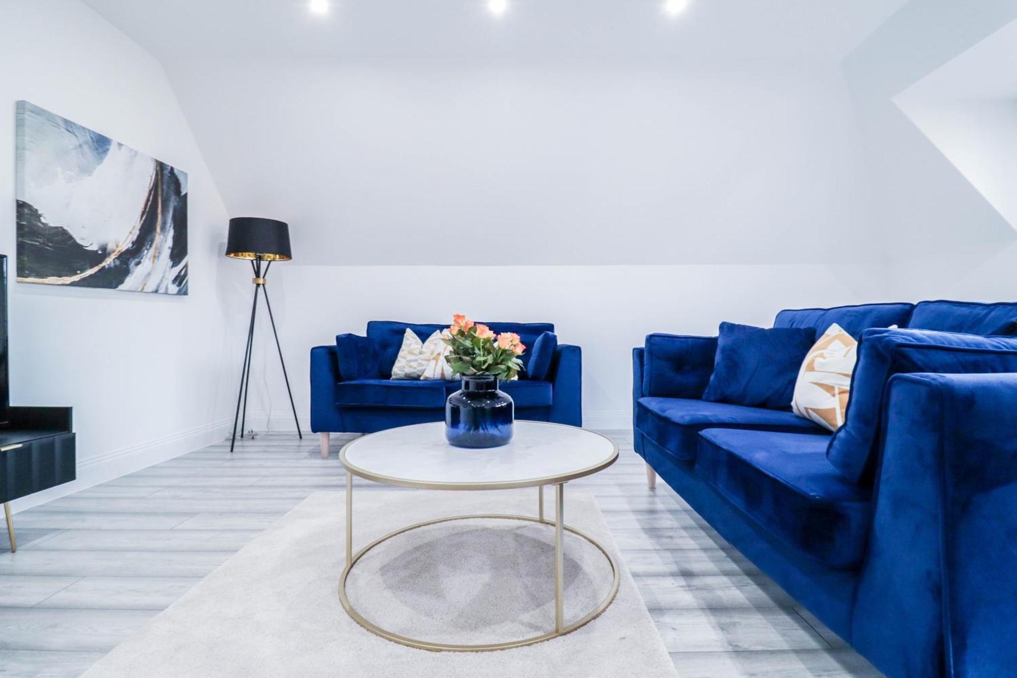 Elegant Apartments In Staines L Free Onsite Parking Exterior foto
