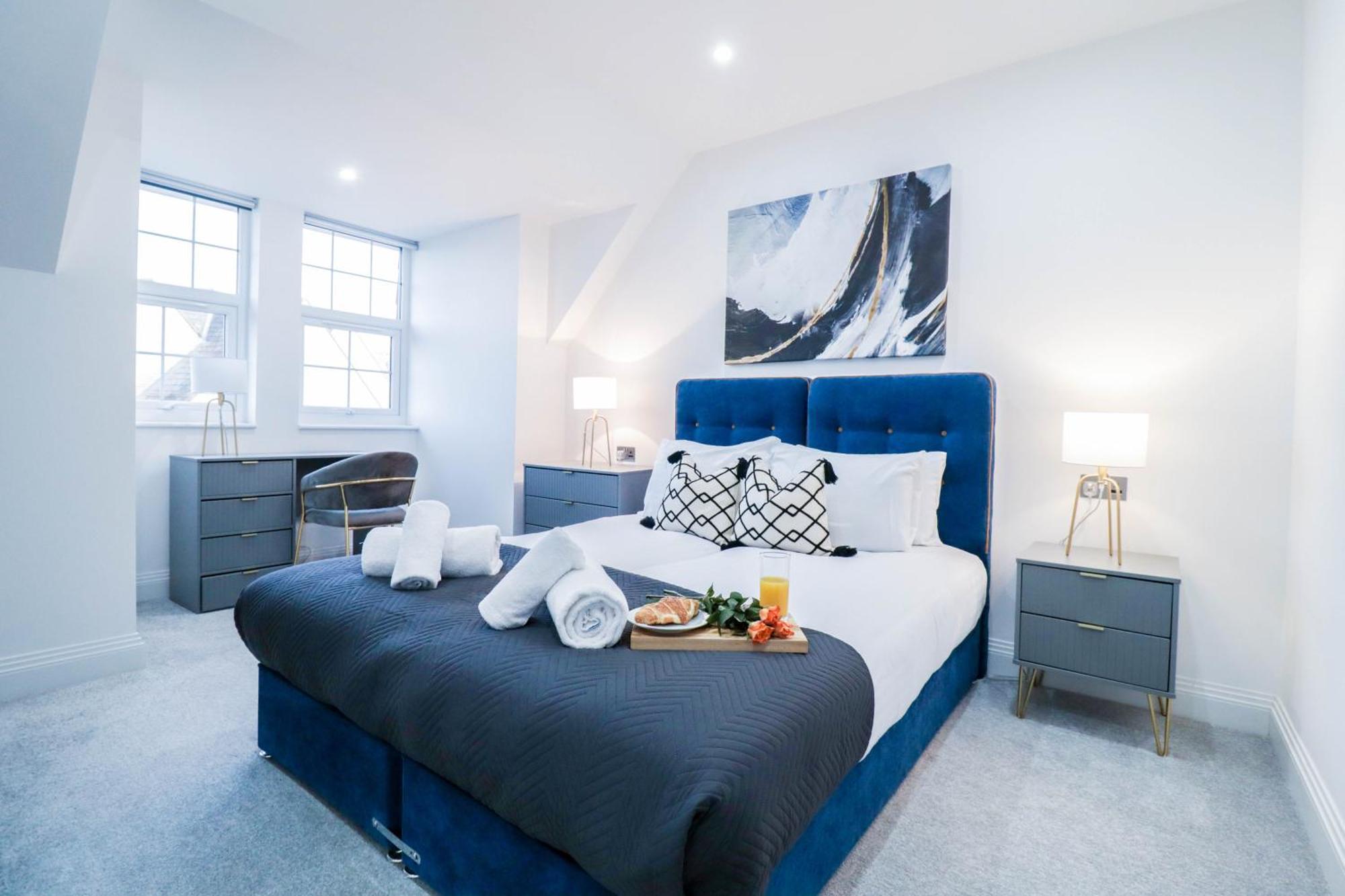 Elegant Apartments In Staines L Free Onsite Parking Exterior foto