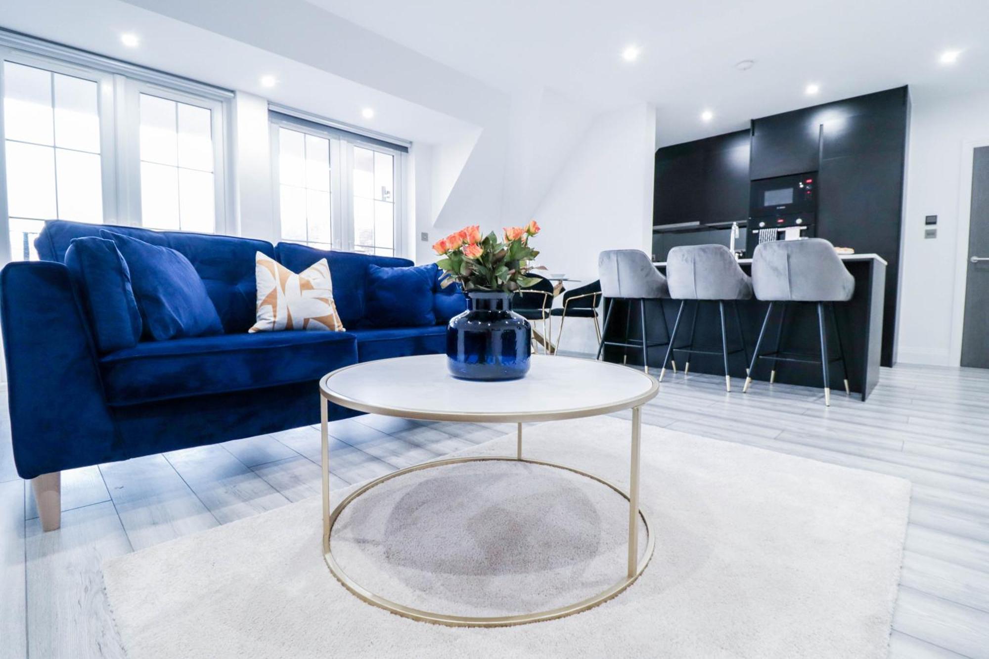 Elegant Apartments In Staines L Free Onsite Parking Exterior foto