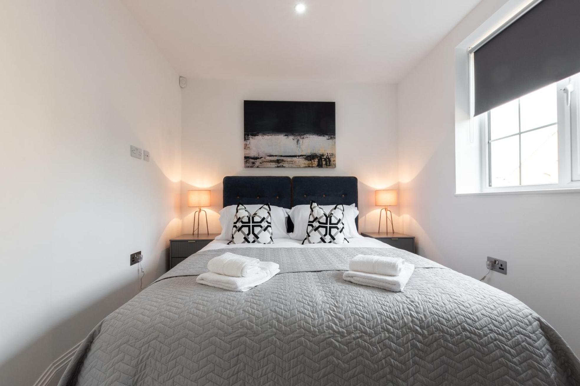 Elegant Apartments In Staines L Free Onsite Parking Exterior foto